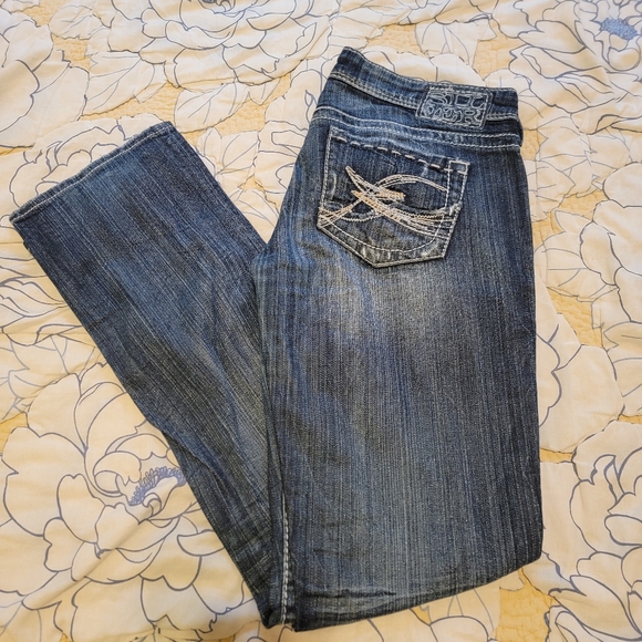 Silver Jeans - Picture 2 of 4